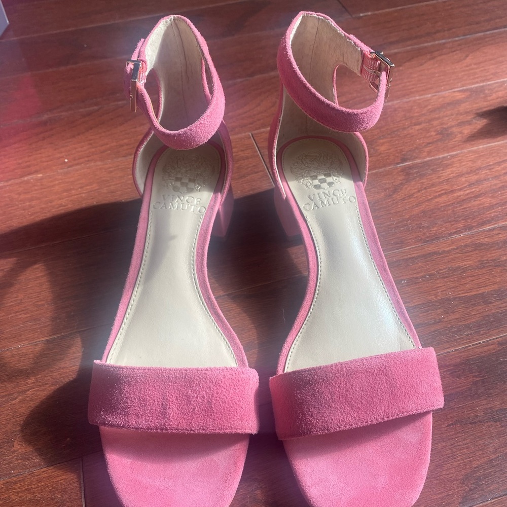 Vince Camuto sued sandals 6.5